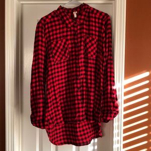Women’s long sleeve black and red checkered shirt